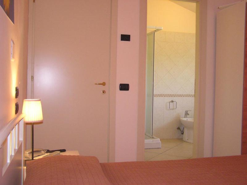 Albergo Le 2 Rose San Severino Marche Habitación foto